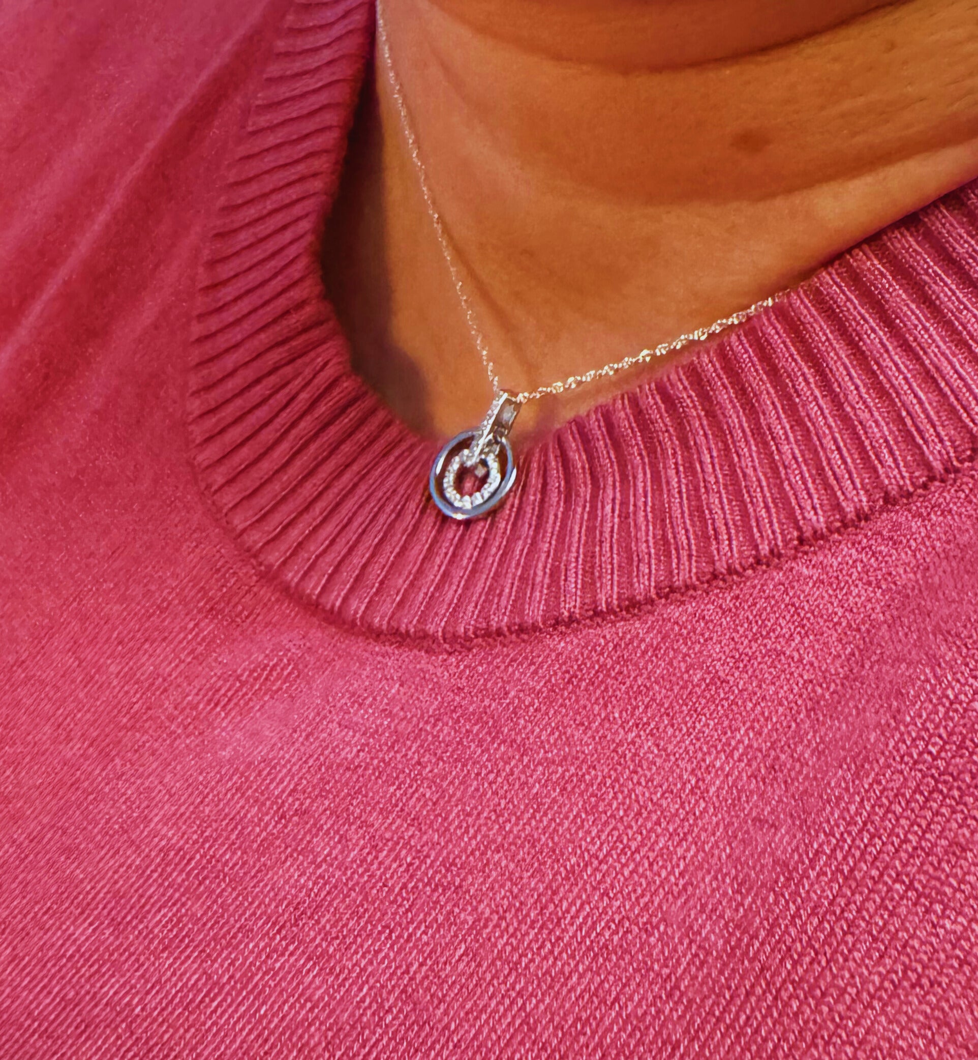 Funkelndes Circle Collier mit 21 Steinen in 925 Silber