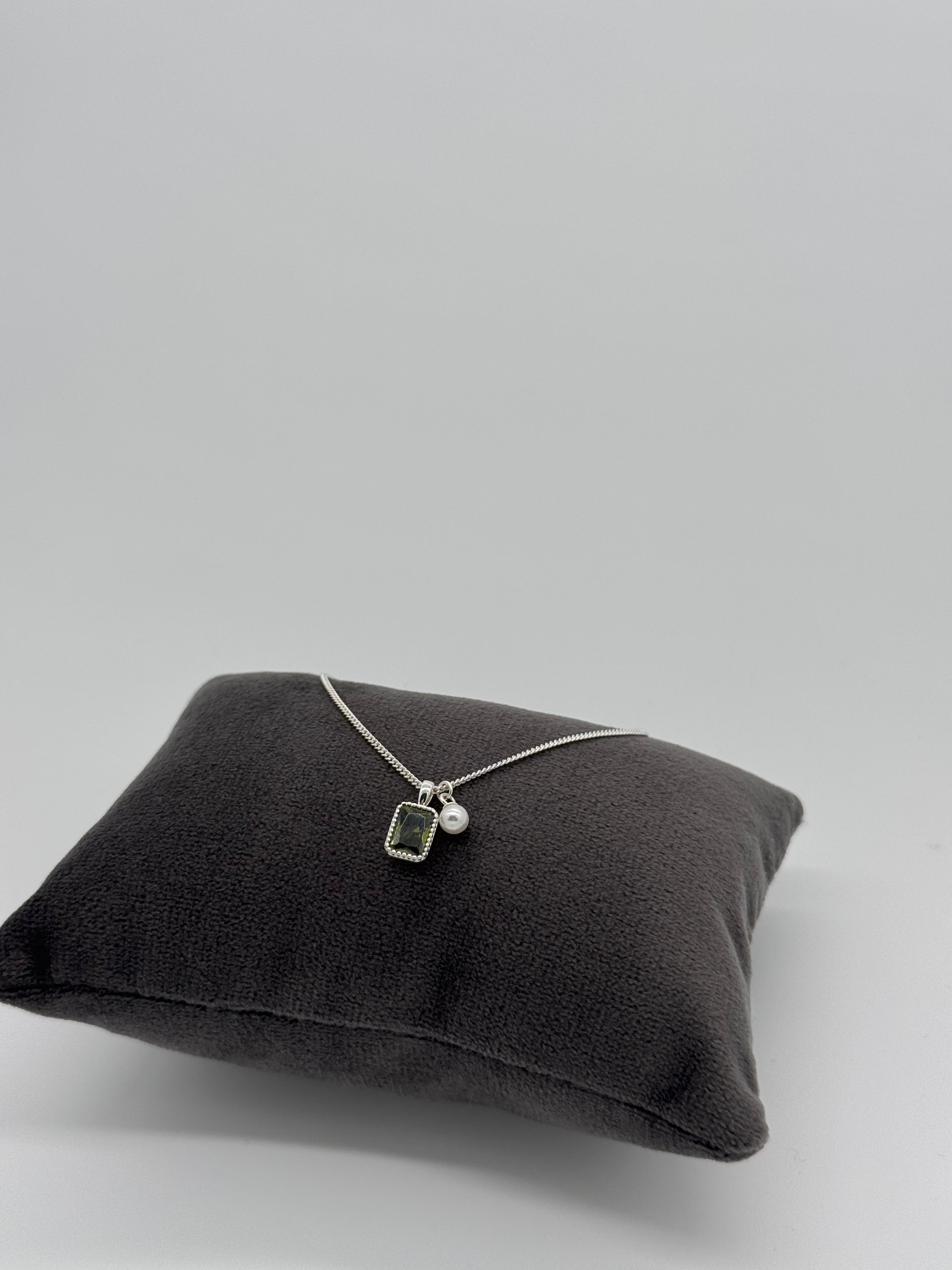 Collier mit edler Anhängerkombination - Oliver Baguette Stein, Perle, Herz