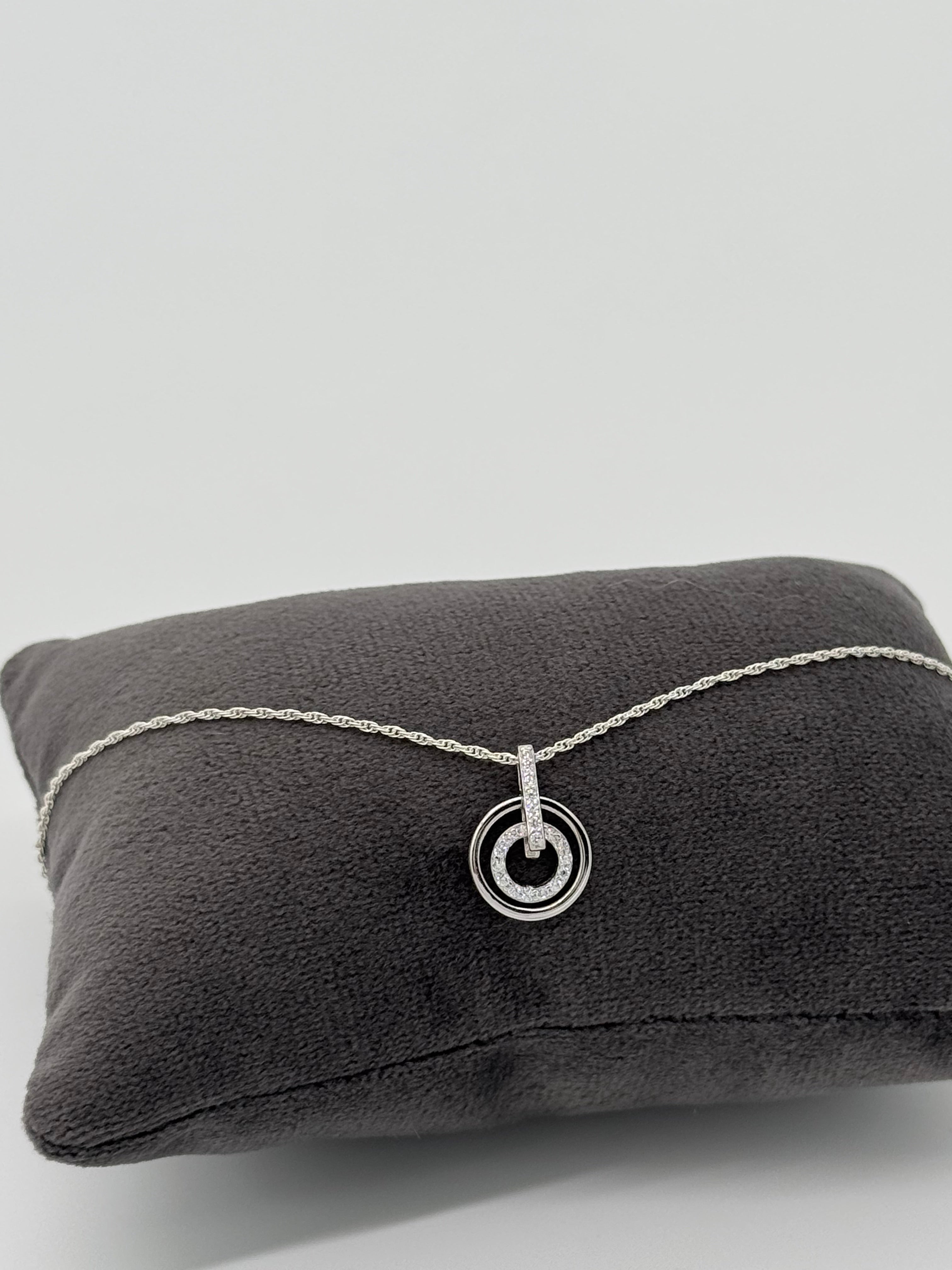 Funkelndes Circle Collier mit 21 Steinen in 925 Silber