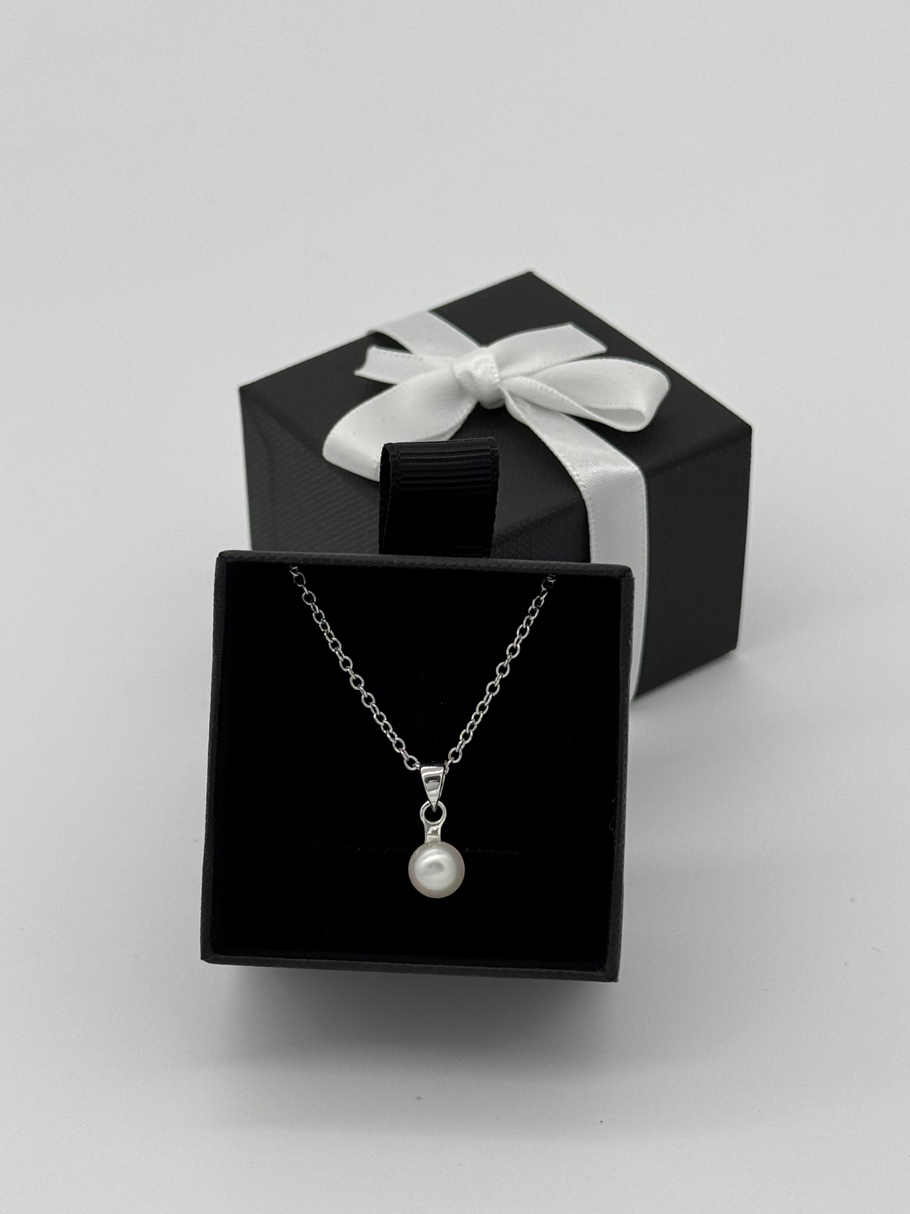 Zeitloses Perlencollier in 925 Silber