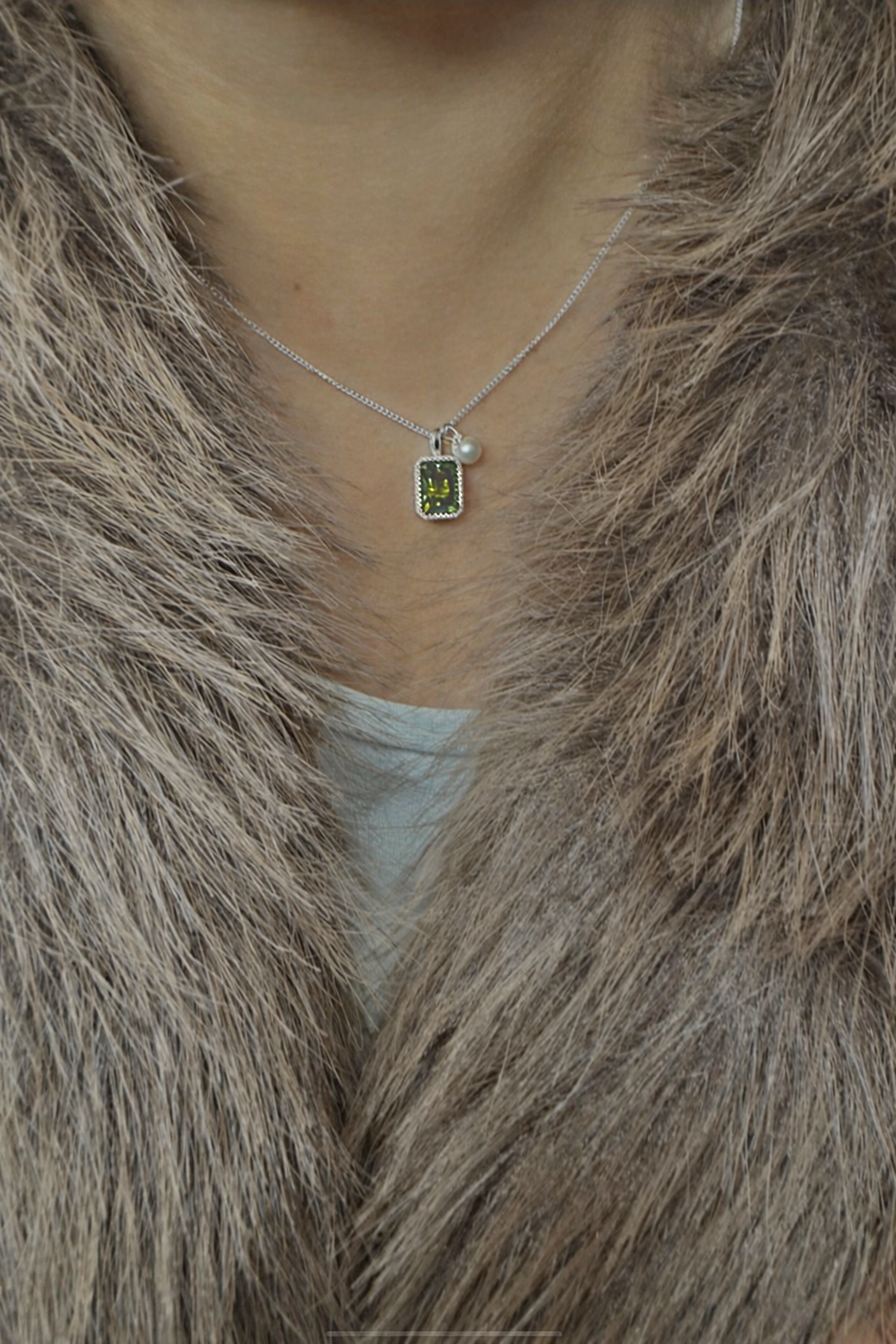 Olive Baguette Collier mit Perle & Herz