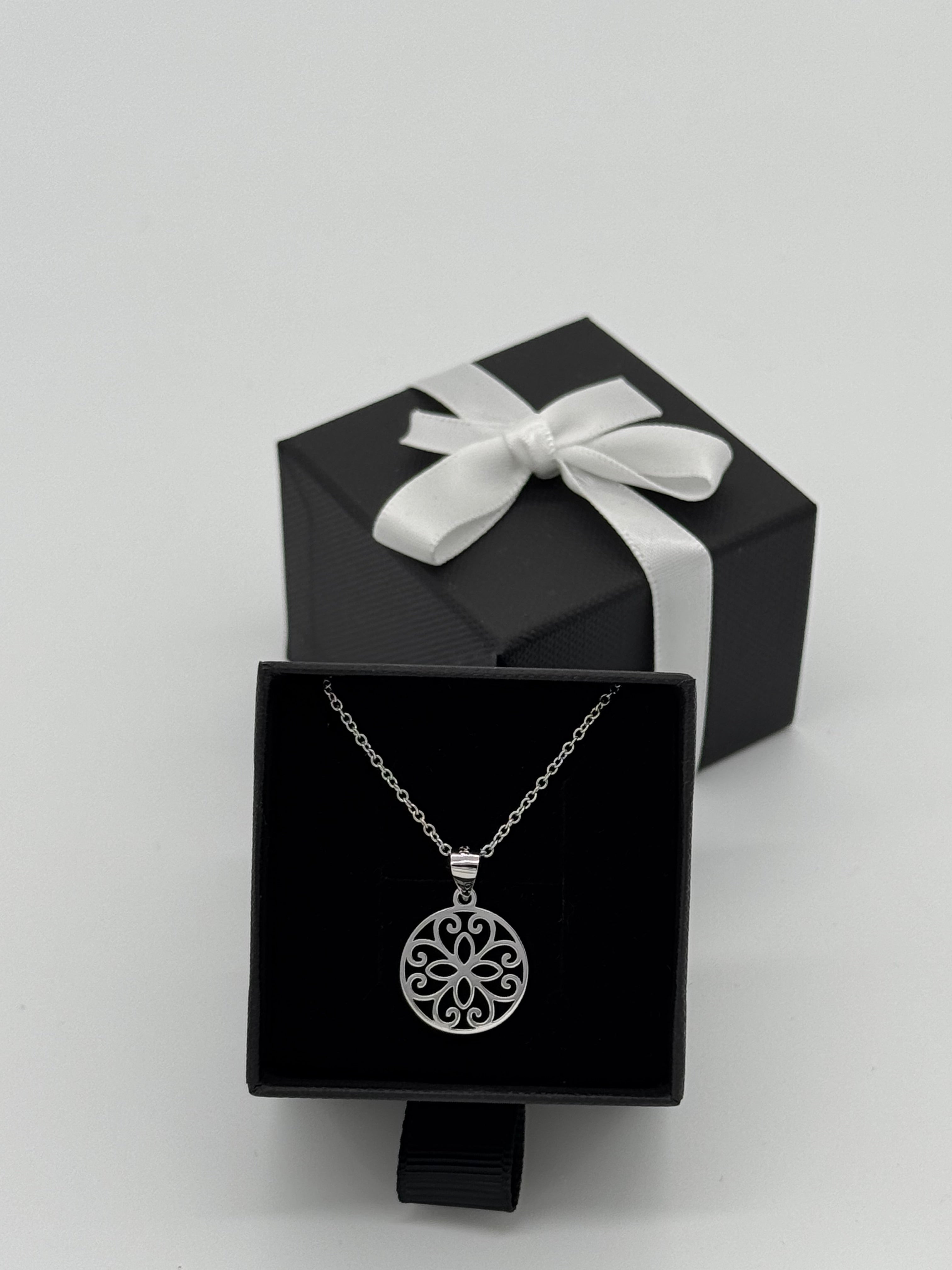 Zartes Blumen Collier – Inspiriert von der Natur 🌸