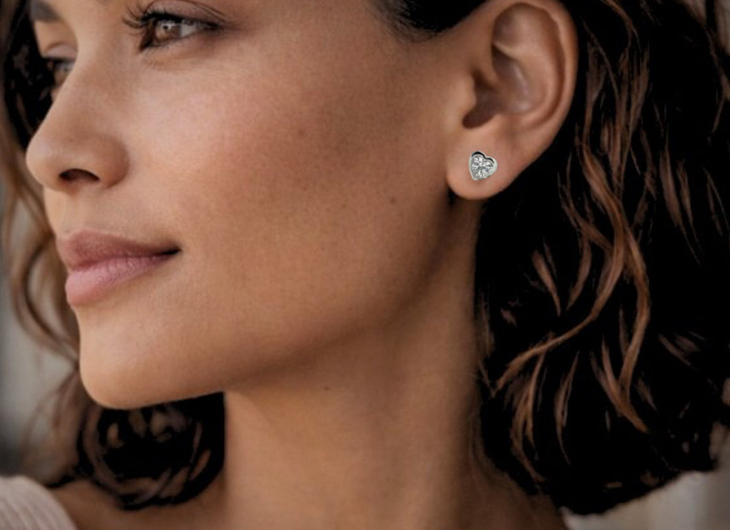 Strahlende Herz Ohrstecker in Weiß – Zeitlose Eleganz 🤍