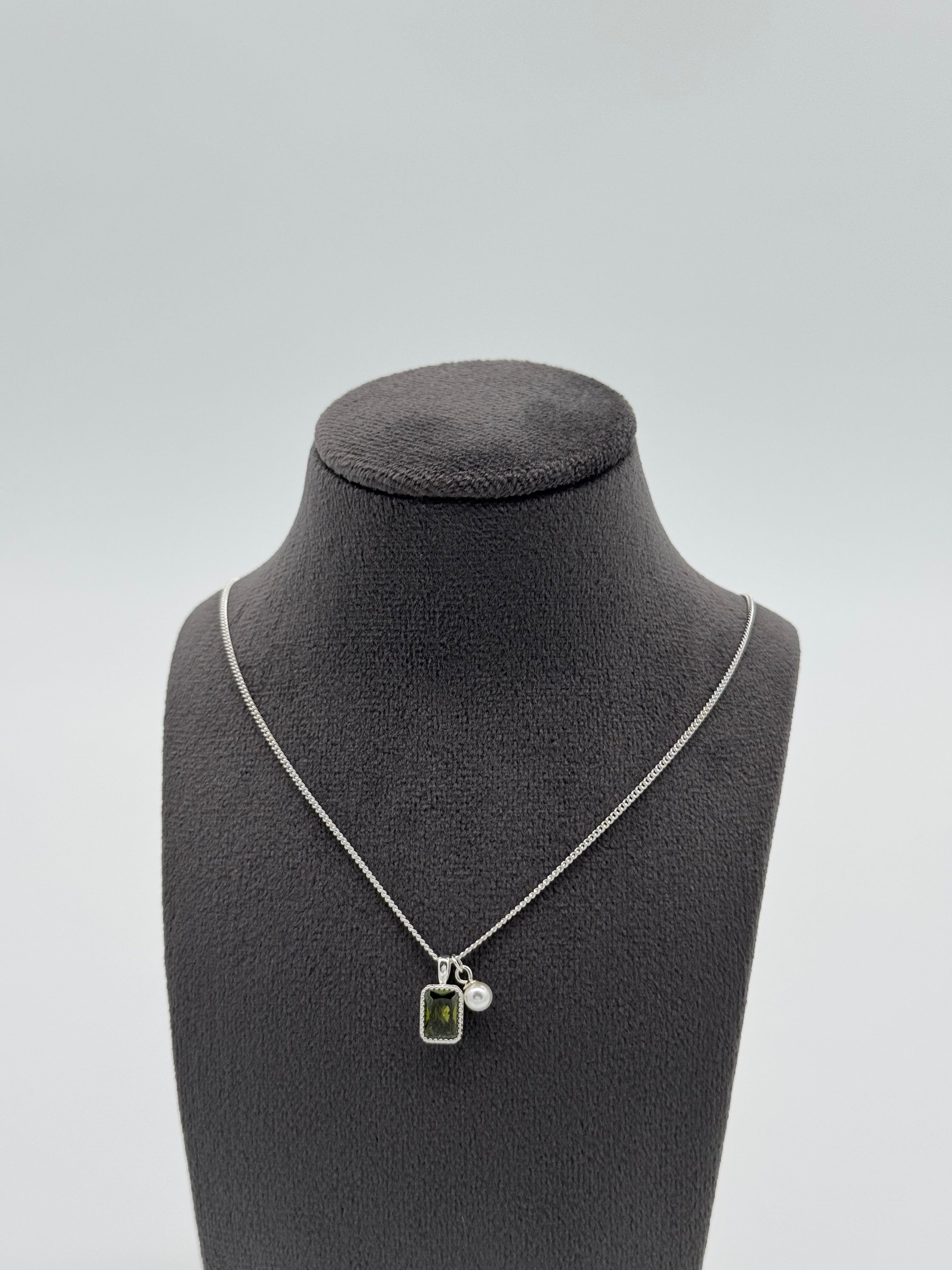 Collier mit edler Anhängerkombination - Oliver Baguette Stein, Perle, Herz