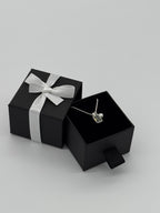 Collier mit edler Anhängerkombination - Oliver Baguette Stein, Perle, Herz