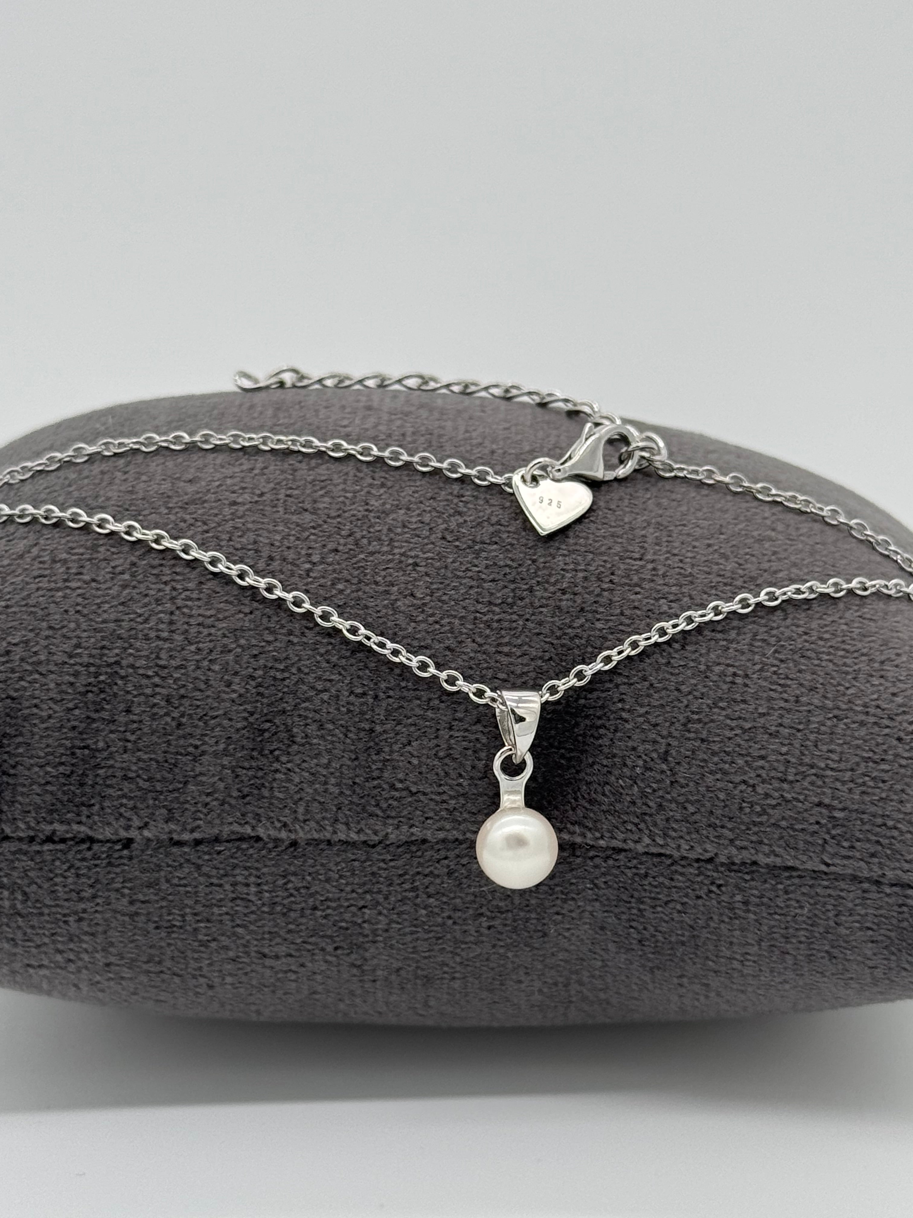 Zeitloses Perlencollier in 925 Silber