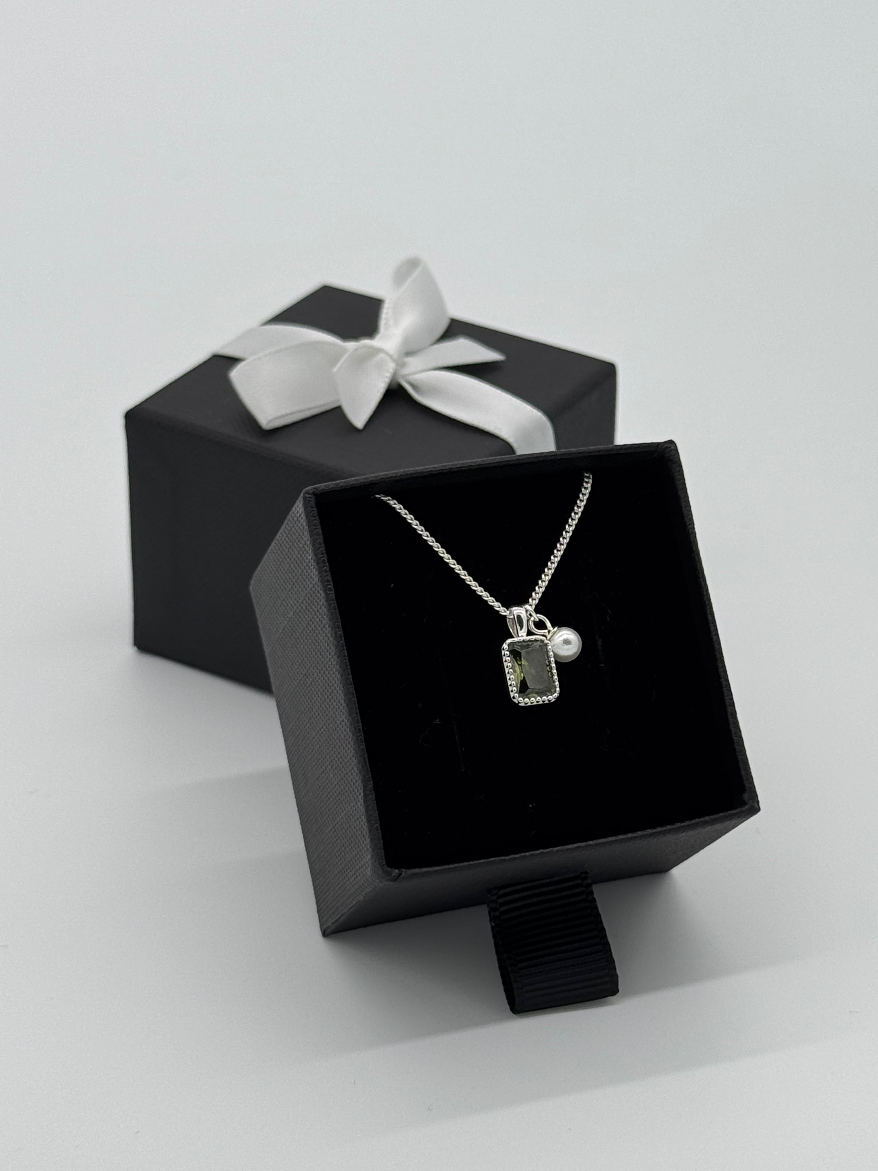 Collier mit edler Anhängerkombination - Oliver Baguette Stein, Perle, Herz