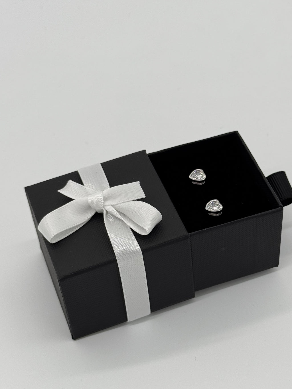 Ohrstecker Herz in Weiß | Silber 925