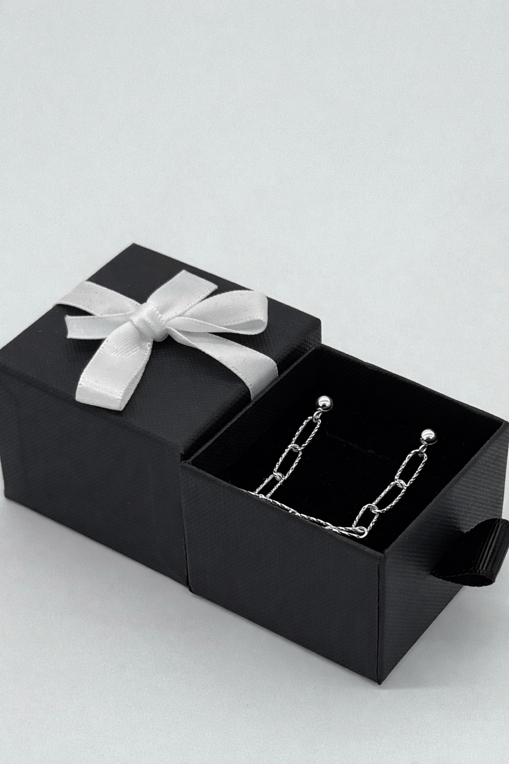 Elegante Ohrstecker mit 5 diamantierten Gliedern in 925 Silber